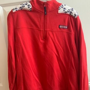 Vineyard vines pull over large ( like new)